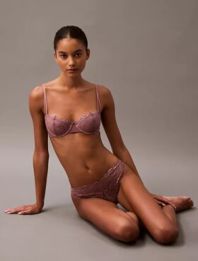Αισθησιακό ελαστικό δαντελένιο Bikini