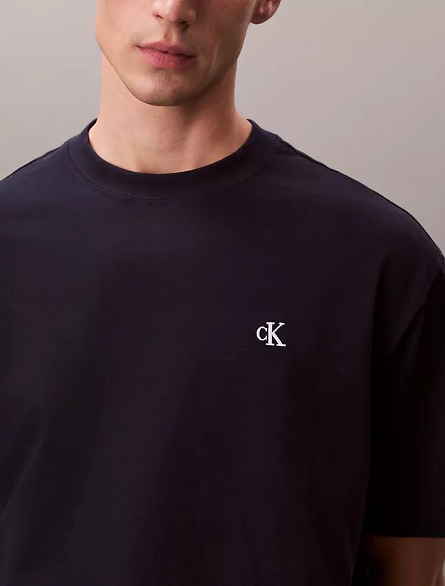 Αρχείο Λογότυπο Χαλαρό T-shirt με στρογγυλό λαιμό Αρχείο Λογότυπο Χαλαρό T-shirt με στρογγυλό λαιμό