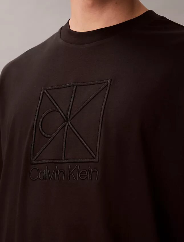 Χαλαρό T-shirt με γραφικό λογότυπο Χαλαρό T-shirt με γραφικό λογότυπο