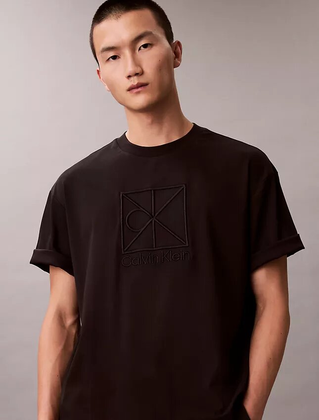 Χαλαρό T-shirt με γραφικό λογότυπο Χαλαρό T-shirt με γραφικό λογότυπο