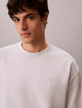 Χαλαρό T-shirt με γραφικό Monologo σε φθαρμένο στυλ