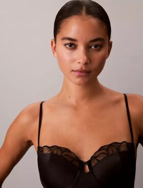 CK Black Μαύρο κορμάκι με λουλουδάτη δαντέλα CK Black Μαύρο κορμάκι με λουλουδάτη δαντέλα
