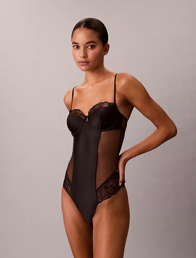 CK Black Μαύρο κορμάκι με λουλουδάτη δαντέλα CK Black Μαύρο κορμάκι με λουλουδάτη δαντέλα