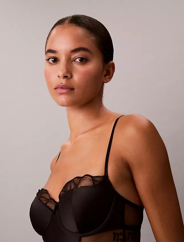 CK Black Μαύρο κορμάκι με λουλουδάτη δαντέλα CK Black Μαύρο κορμάκι με λουλουδάτη δαντέλα