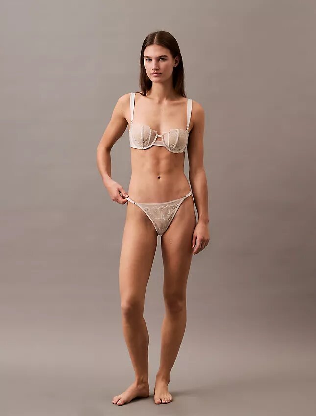 CK Black Μαύρο μπαλκονέ σουτιέν Unlined με λουλουδάτη δαντέλα CK Black Μαύρο μπαλκονέ σουτιέν Unlined με λουλουδάτη δαντέλα