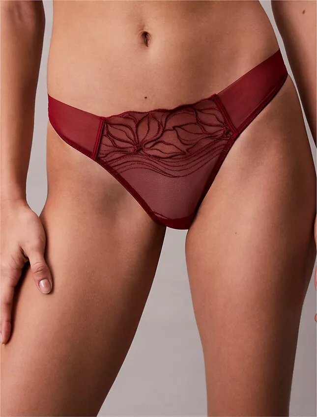 CK Black Thong με λουλουδάτο δαντέλα CK Black Thong με λουλουδάτο δαντέλα