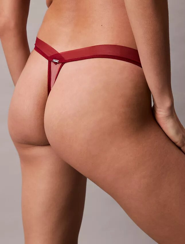 CK Black Thong με λουλουδάτο δαντέλα CK Black Thong με λουλουδάτο δαντέλα