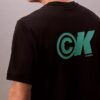 Δροσερό, χαλαρό T-shirt με λογότυπο από πικέ