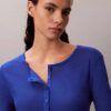 Ελαφρύ T-shirt Henley με πλέξη βάφλας Ελαφρύ T-shirt Henley με πλέξη βάφλας