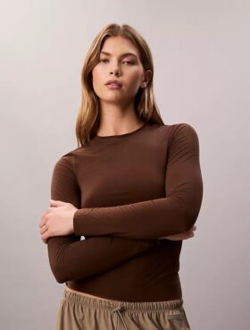 Ελαστικό στενό T-shirt από νάιλον
