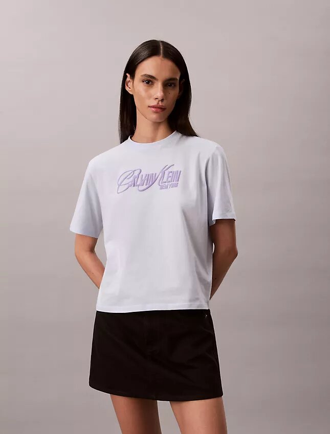 Φαρδύ T-shirt με ανάγλυφο λογότυπο Φαρδύ T-shirt με ανάγλυφο λογότυπο