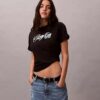Φαρδύ T-shirt με ανάγλυφο λογότυπο Φαρδύ T-shirt με ανάγλυφο λογότυπο