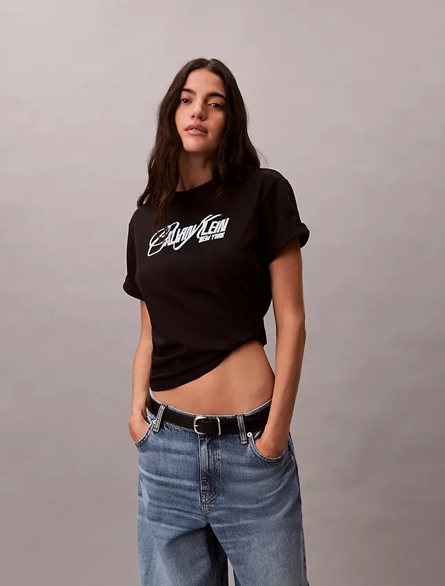 Φαρδύ T-shirt με ανάγλυφο λογότυπο Φαρδύ T-shirt με ανάγλυφο λογότυπο