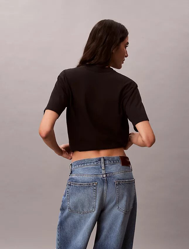 Φαρδύ T-shirt με ανάγλυφο λογότυπο Φαρδύ T-shirt με ανάγλυφο λογότυπο