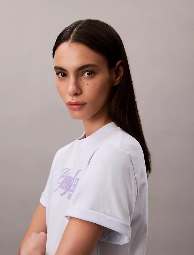Φαρδύ T-shirt με ανάγλυφο λογότυπο Φαρδύ T-shirt με ανάγλυφο λογότυπο