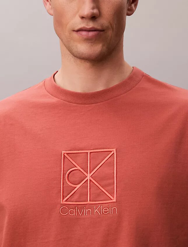 Φαρδύ T-shirt με γραφικό λογότυπο Φαρδύ T-shirt με γραφικό λογότυπο