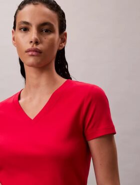 Φαρδύ T-shirt με V λαιμόκοψη από Liquid Cotton
