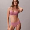 Form to Body Bralette με ελαφριά επένδυση που προσαρμόζεται στο σώμα Form to Body Bralette με ελαφριά επένδυση που προσαρμόζεται στο σώμα