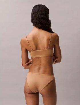 Form to Body Bralette με ελαφριά επένδυση που προσαρμόζεται στο σώμα