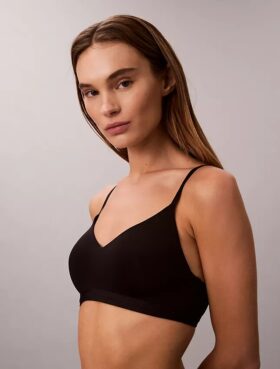 Form to Body Bralette με ελαφριά επένδυση που προσαρμόζεται στο σώμα