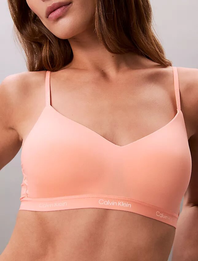 Form to Body Bralette με ελαφριά επένδυση που προσαρμόζεται στο σώμα Form to Body Bralette με ελαφριά επένδυση που προσαρμόζεται στο σώμα
