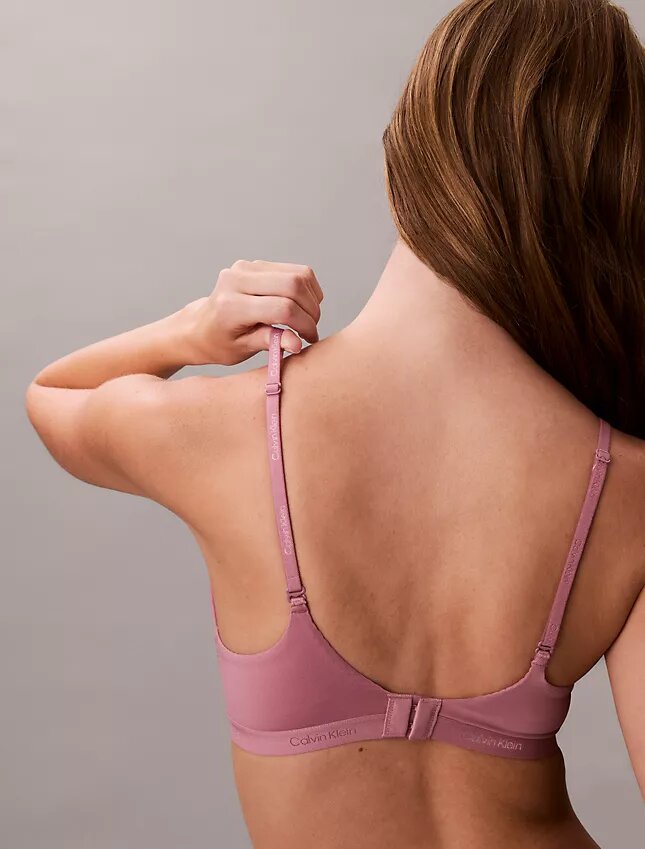 Form to Body Bralette με ελαφριά επένδυση που προσαρμόζεται στο σώμα Form to Body Bralette με ελαφριά επένδυση που προσαρμόζεται στο σώμα