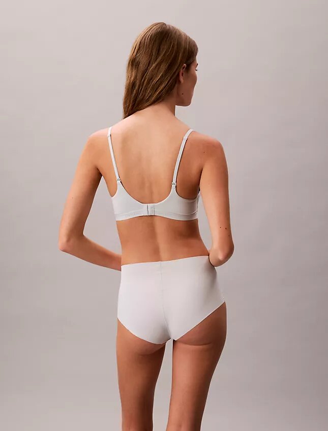 Form to Body Bralette με ελαφριά επένδυση που προσαρμόζεται στο σώμα Form to Body Bralette με ελαφριά επένδυση που προσαρμόζεται στο σώμα