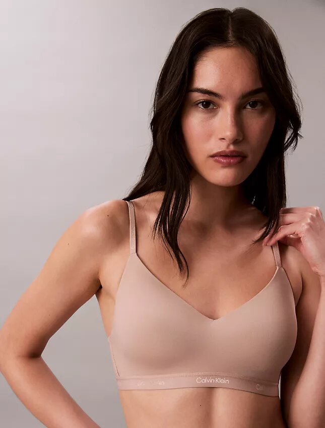 Form to Body Bralette με ελαφριά επένδυση που προσαρμόζεται στο σώμα Form to Body Bralette με ελαφριά επένδυση που προσαρμόζεται στο σώμα