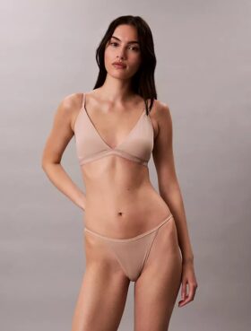 Form to Body Bralette τριγωνικού σχήματος με ελαφριά επένδυση Form to Body Bralette τριγωνικού σχήματος με ελαφριά επένδυση