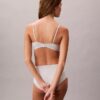 Form to Body Bralette τριγωνικού σχήματος με ελαφριά επένδυση Form to Body Bralette τριγωνικού σχήματος με ελαφριά επένδυση