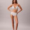 Form to Body Bralette τριγωνικού σχήματος με ελαφριά επένδυση Form to Body Bralette τριγωνικού σχήματος με ελαφριά επένδυση