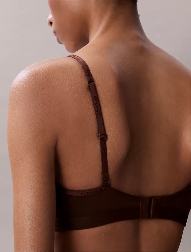 Form to Body Bralette τριγωνικού σχήματος με ελαφριά επένδυση Form to Body Bralette τριγωνικού σχήματος με ελαφριά επένδυση