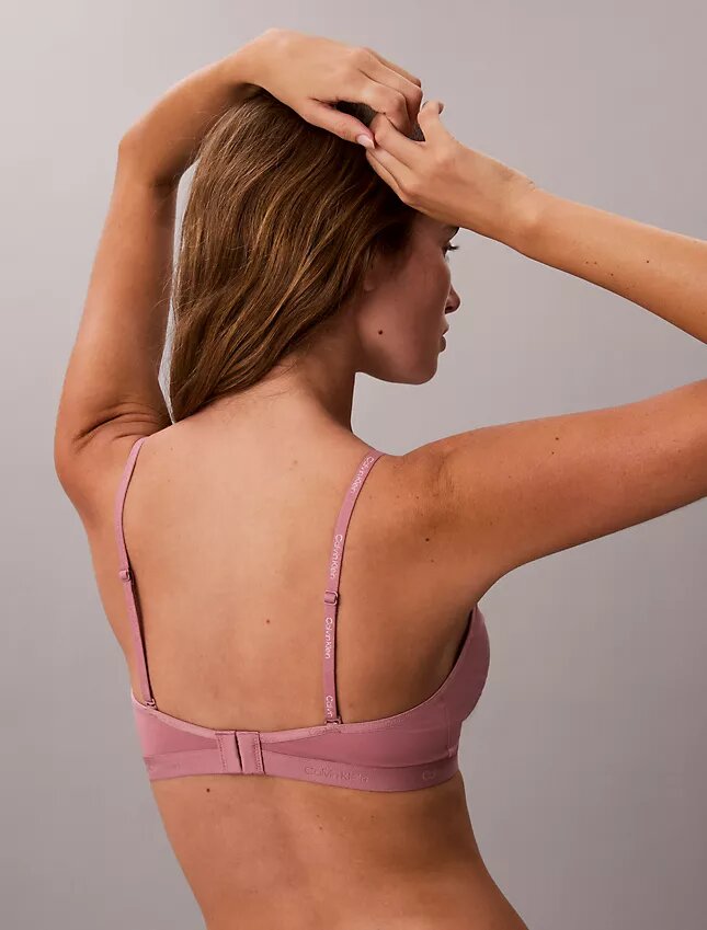 Form to Body Bralette τριγωνικού σχήματος με ελαφριά επένδυση Form to Body Bralette τριγωνικού σχήματος με ελαφριά επένδυση