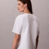 Φθαρμένο γραφικό λογότυπο σε φαρδύ T-shirt Φθαρμένο γραφικό λογότυπο σε φαρδύ T-shirt