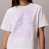 Φθαρμένο γραφικό λογότυπο σε φαρδύ T-shirt Φθαρμένο γραφικό λογότυπο σε φαρδύ T-shirt