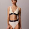Γραφικό Monogram από Microfiber, ελαστικό, ελαφρώς επενδεδυμένο, τριγωνικό Bralette Γραφικό Monogram από Microfiber, ελαστικό, ελαφρώς επενδεδυμένο, τριγωνικό Bralette