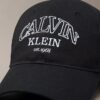 Καπέλο με καμπύλο λογότυπο