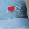 Καπέλο τζιν με γραφικό «I Love Ck» Καπέλο τζιν με γραφικό «I Love Ck»