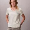 Κεντημένο μπλουζάκι με V-neck και έμβλημα Ck Κεντημένο μπλουζάκι με V-neck και έμβλημα Ck
