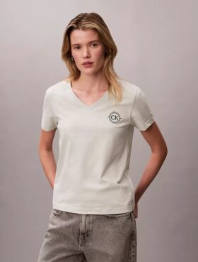 Κεντημένο μπλουζάκι με V-neck και έμβλημα Ck