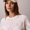 Κλασικό μπλουζάκι με floral σχέδιο