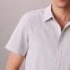 Κλασικό πουκάμισο με ρίγες Seersucker και κουμπιά Κλασικό πουκάμισο με ρίγες Seersucker και κουμπιά