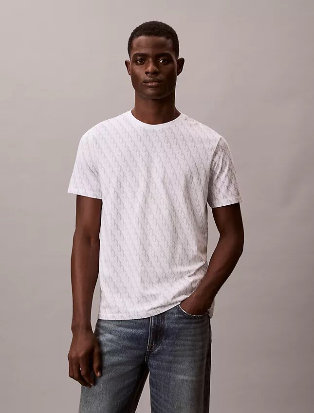 Κλασικό T-shirt Liquid Touch με Monogram σε όλη την επιφάνεια Κλασικό T-shirt Liquid Touch με Monogram σε όλη την επιφάνεια