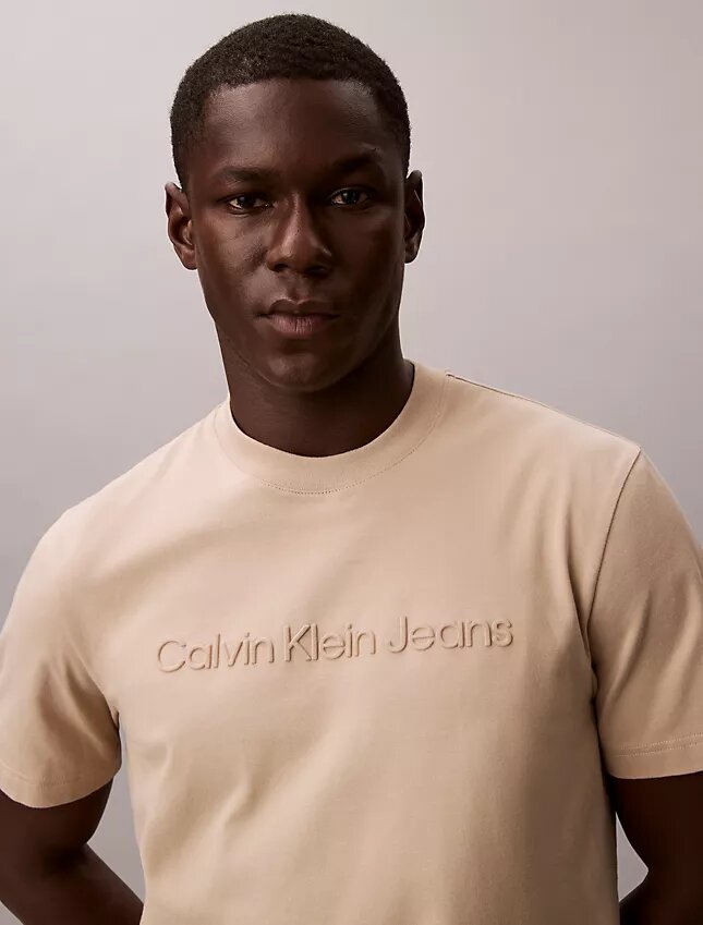 Κλασικό T-shirt με ανάγλυφο λογότυπο Κλασικό T-shirt με ανάγλυφο λογότυπο