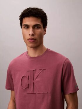 Κλασικό T-shirt με ανάγλυφο Monogram