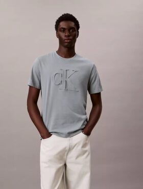 Κλασικό T-shirt με ανάγλυφο Monogram