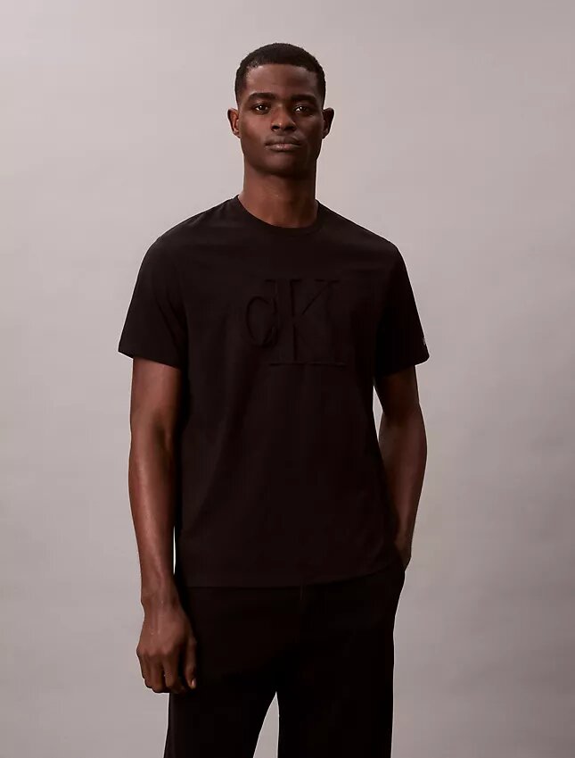 Κλασικό T-shirt με ανάγλυφο Monogram Κλασικό T-shirt με ανάγλυφο Monogram
