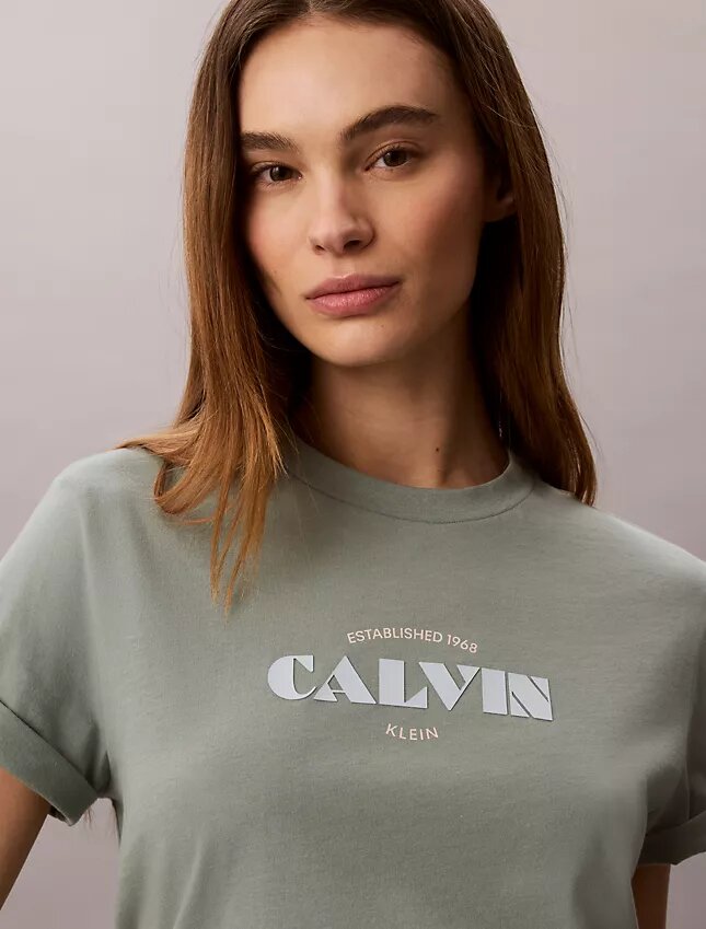 Κλασικό T-shirt με έντονο λογότυπο Κλασικό T-shirt με έντονο λογότυπο