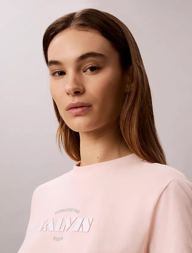 Κλασικό T-shirt με έντονο λογότυπο Κλασικό T-shirt με έντονο λογότυπο
