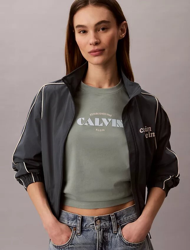 Κλασικό T-shirt με έντονο λογότυπο Κλασικό T-shirt με έντονο λογότυπο